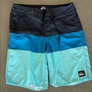 Quicksilver men’s size 29 board shorts